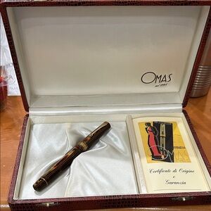 Brown Marble Fountain Pen with Gold Accents